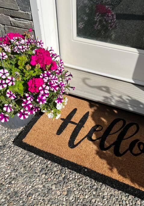 Private Bright Modern Studio! Queen Bed ! Victoria Exterior foto