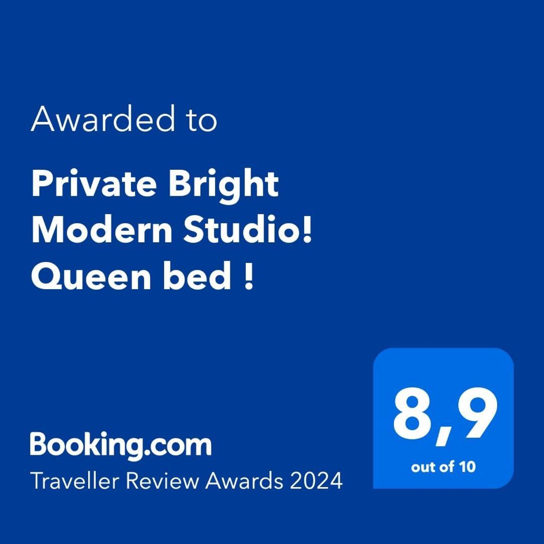 Private Bright Modern Studio! Queen Bed ! Victoria Exterior foto