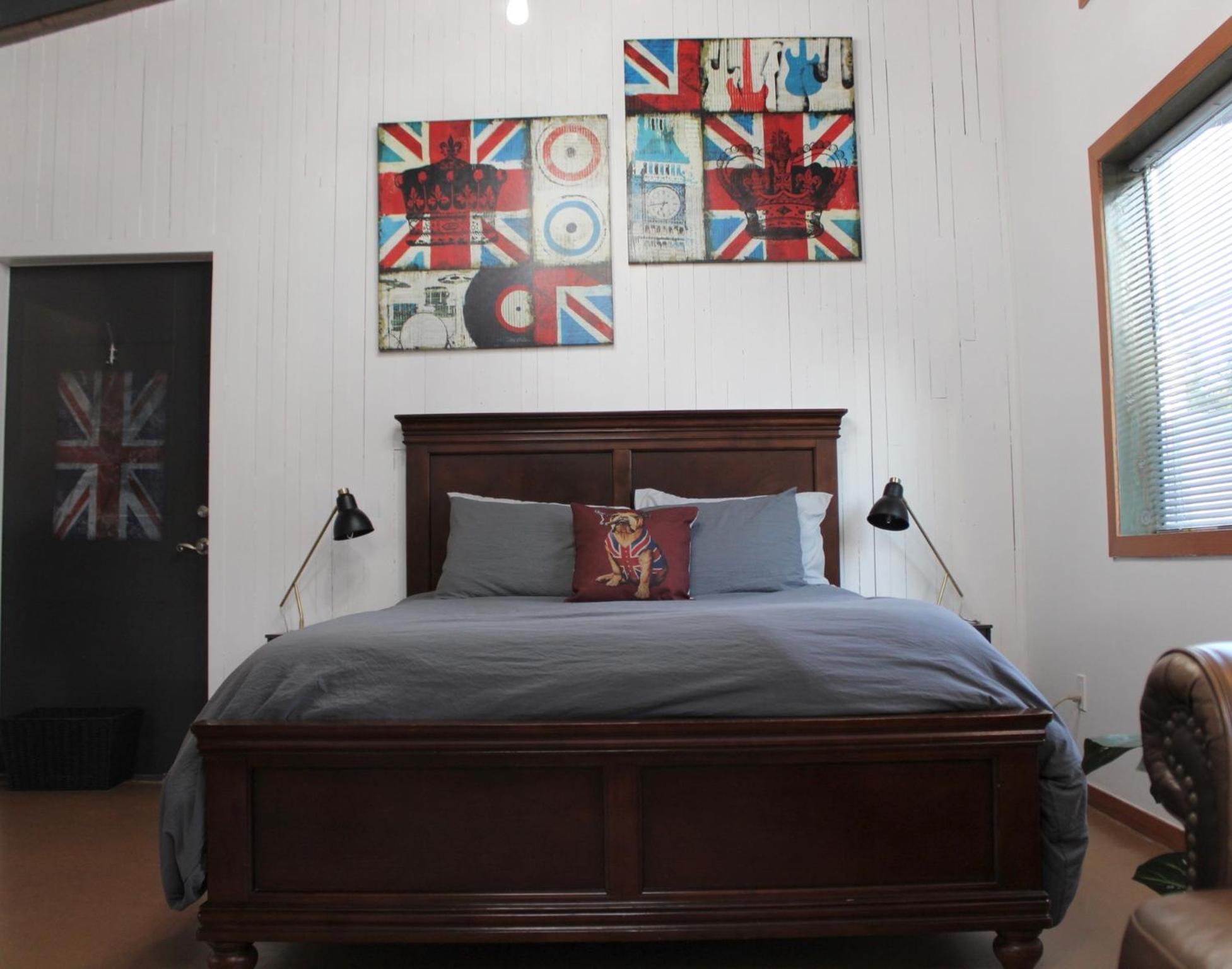 Private Bright Modern Studio! Queen Bed ! Victoria Exterior foto