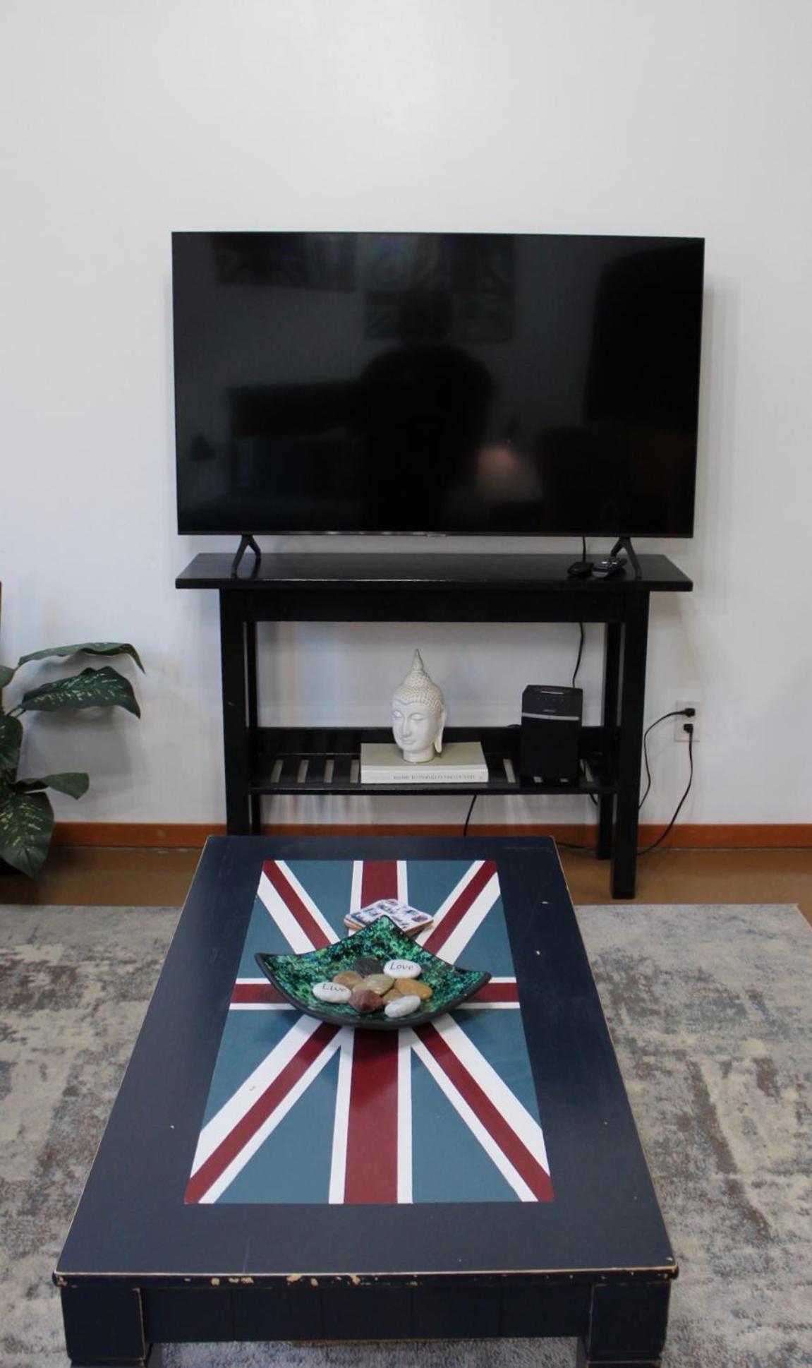 Private Bright Modern Studio! Queen Bed ! Victoria Exterior foto