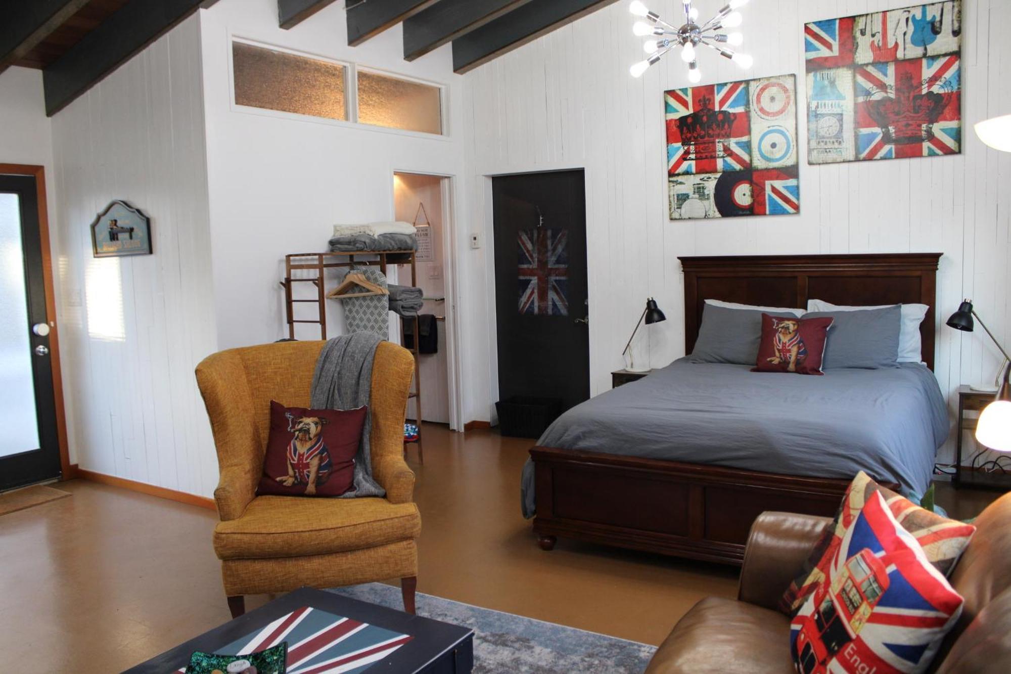 Private Bright Modern Studio! Queen Bed ! Victoria Exterior foto