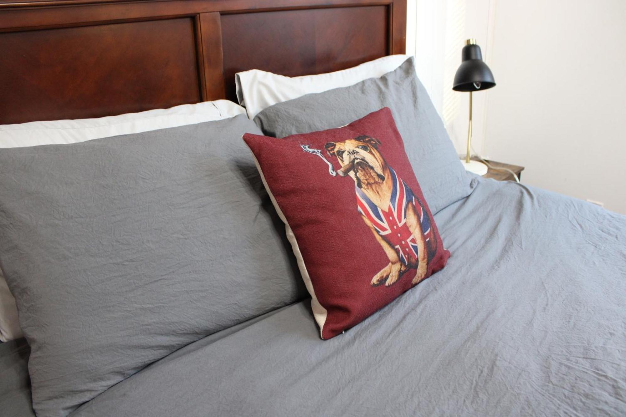 Private Bright Modern Studio! Queen Bed ! Victoria Exterior foto